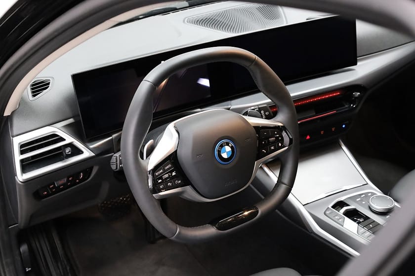 Bild 5 av BMW 330e xDrive Touring | Aktiv fartpilot | Dragkrok | Rattvärme