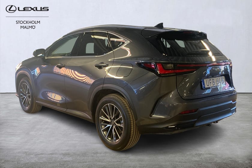 Bild 2 av Lexus NX 450h+ Skinn P-värmare Backkamera Drag