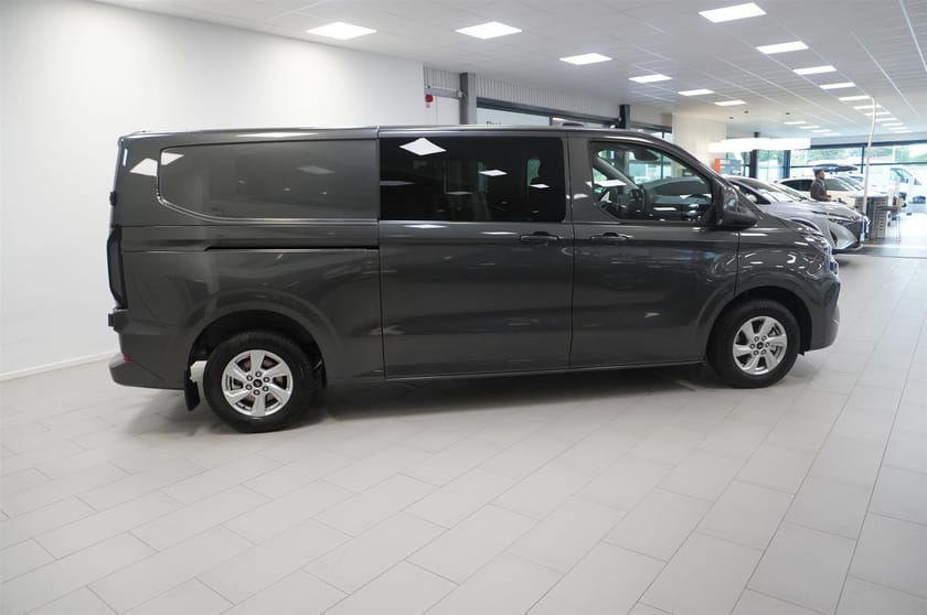 Bild 4 av Ford Transit Custom 320 Crew Van Dubbelhytt Skåp Limited 320l LWB 2.0l Ecoblue 170hk 8AT FWD Diesel