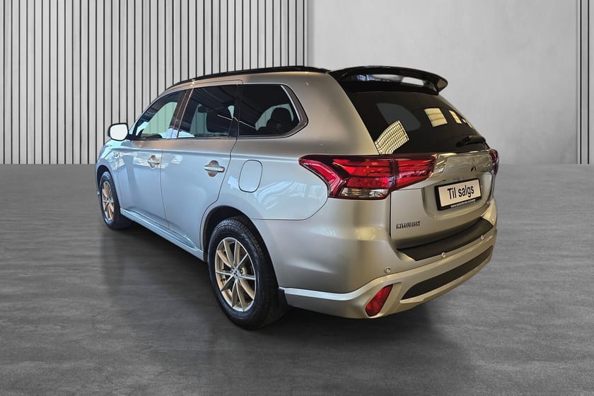 Bilde 5 av Mitsubishi Outlander PHEV S-EDITION - Flott farge kombinasjon