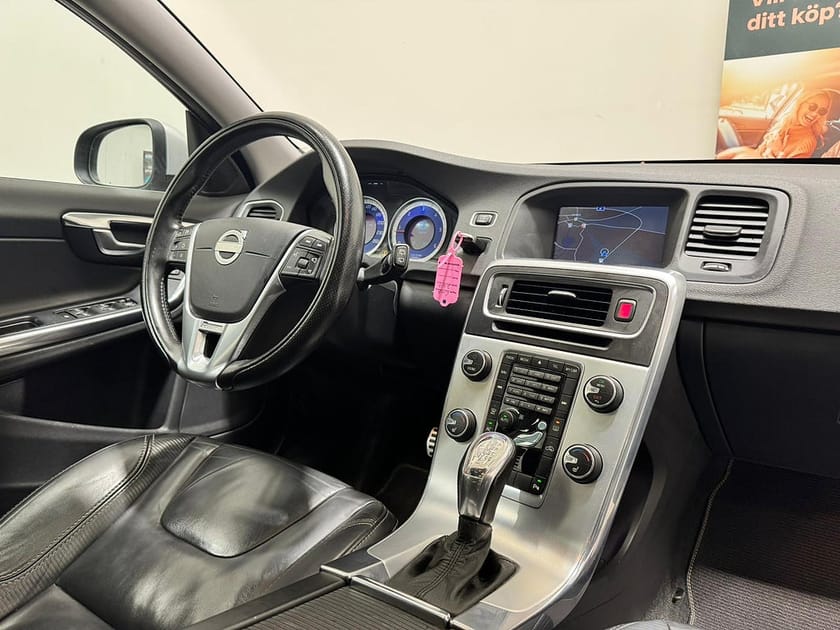 Bild 2 av Volvo V60 D4 AWD Geartronic R-Design Euro 5