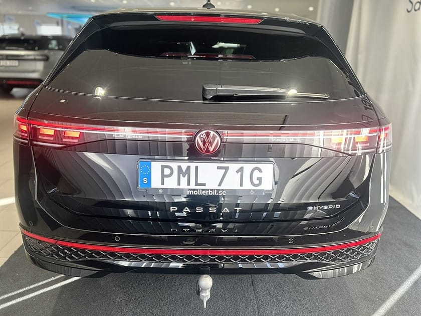 Bild 5 av Volkswagen Passat Variant eHybrid R-Line  *DRAG PANO*
