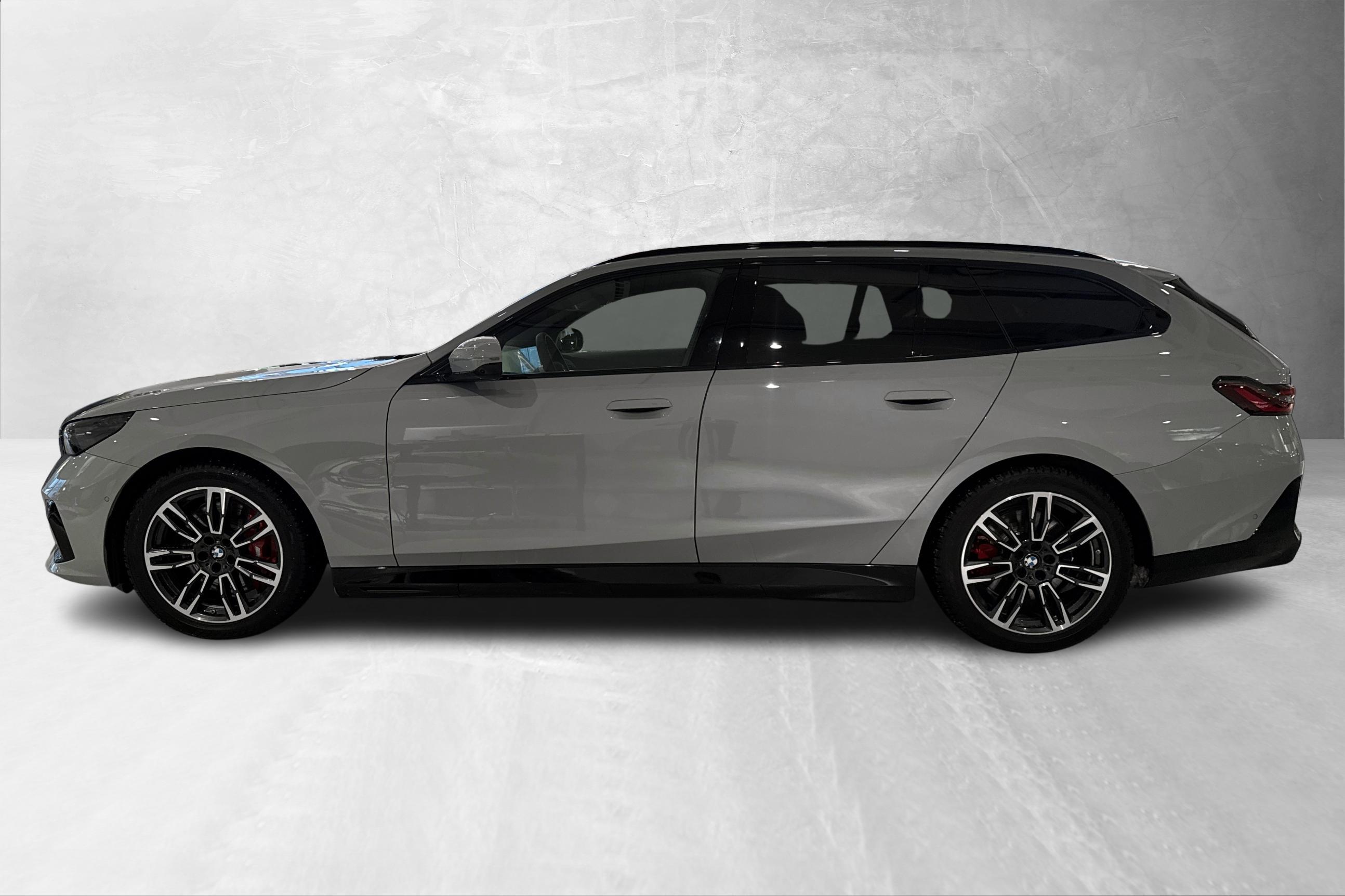 Thumnail bilde 1 av BMW i5 xDrive40 Touring