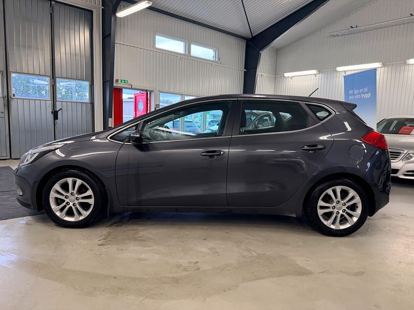 Bild 3 av Kia cee'd cee´d 1.6 CRDi Manuell, 128hk EX Comfort * Välskött *