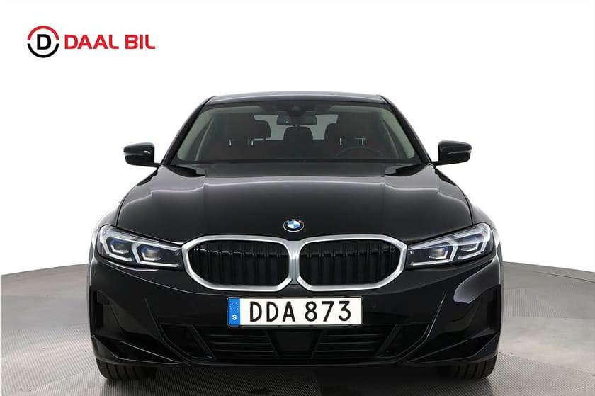 Bild 3 av BMW 320i xDrive Sedan 184HK KOMFORT H/K® P-VÄRM B-KAMERA
