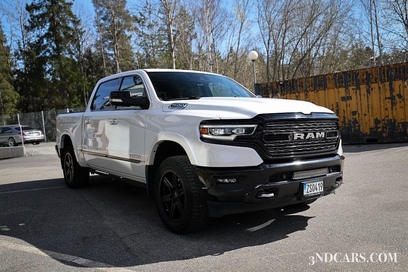 Bild 3 av RAM 1500 Crew Cab CC 5.7 V8 HEMI 4x4 LIMITED SLÄDE 22" MULTIGATE RAMBOX