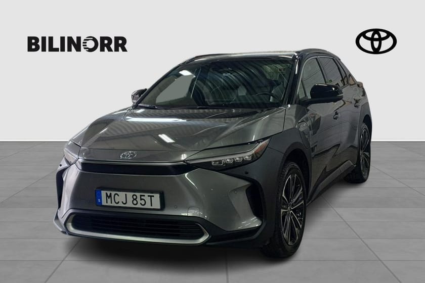 Bild 1 av Toyota bZ4X 71.4 kWh AWD Executive Panorama JBL | Vinterhjul |