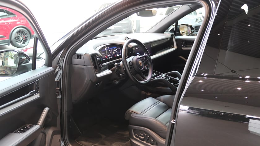 Bild 4 av Porsche Cayenne E-Hybrid Soft Close / Drag / Panorama