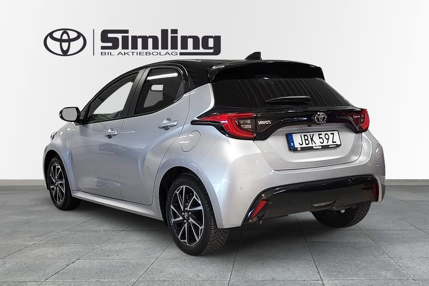 Bild 1 av Toyota Yaris Hybrid 130 1,5 Style Bi-tone JBL / Vinterhjul