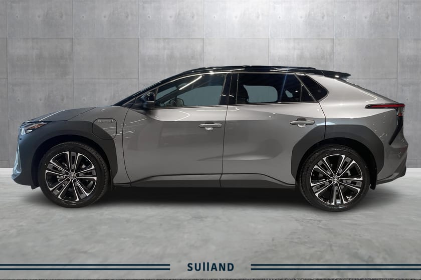 Bilde 2 av Toyota bZ4X EXECUTIVE BI-TONE, LYST INTERIØR, SJEKK KM.STAND!