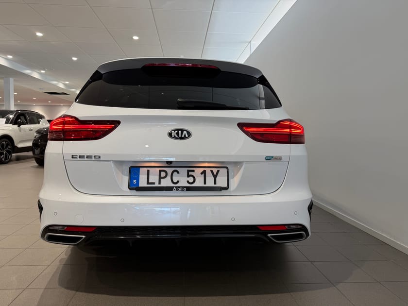 Bild 5 av Kia Ceed Sportswagon Plug-in Hybrid PHEV / Panoramatak / Parkeringssensorer fram och bak / Elektriskt säte fram / automatisk baklucka / Farthållare / Minnes stol /