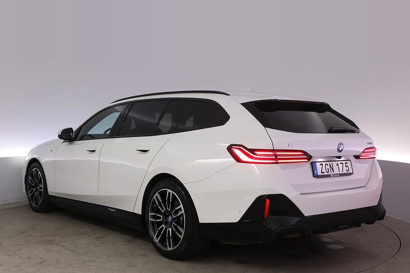 Bild 4 av BMW i5 eDrive40 Touring M-Sport Drag BSM Kamera DA V-hjul