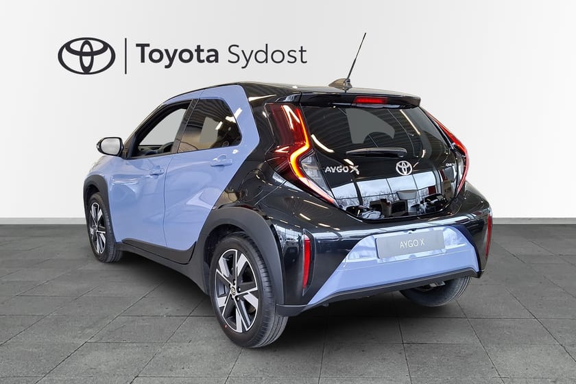 Bild 4 av Toyota Aygo X Hybrid Pulse (nybil) backkamera trådlös laddare