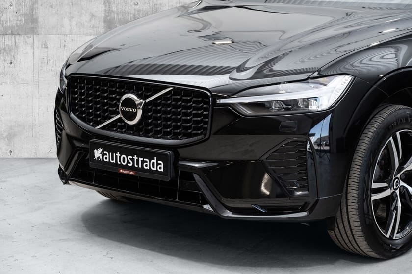 Bilde 2 av Volvo XC60 T6 AWD R-Design - Hengerfeste|Panorama|H&K|ACC|Kamera