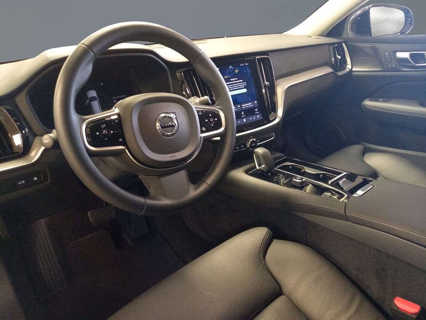 Bild 5 av Volvo V60 T6 AWD Plus Dark Nordic Edition//360-kamera//Drag//