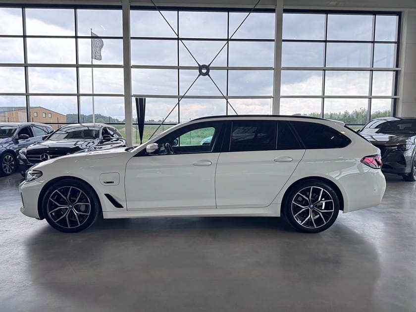 Bild 2 av BMW 530e xDrive Touring | M Sport | Navi | HUD | 360° | Moms