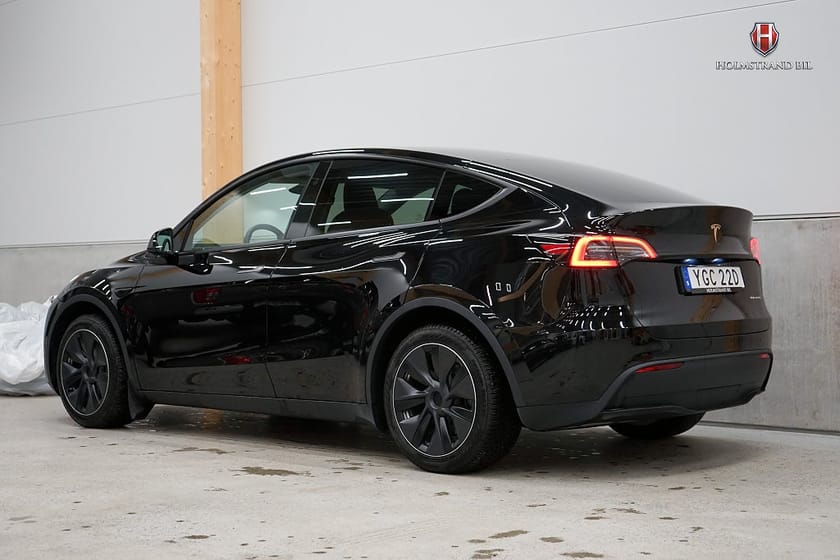 Bild 3 av Tesla Model Y Long Range AWD 514hk Drag Värmepump Rattvärme MOMS