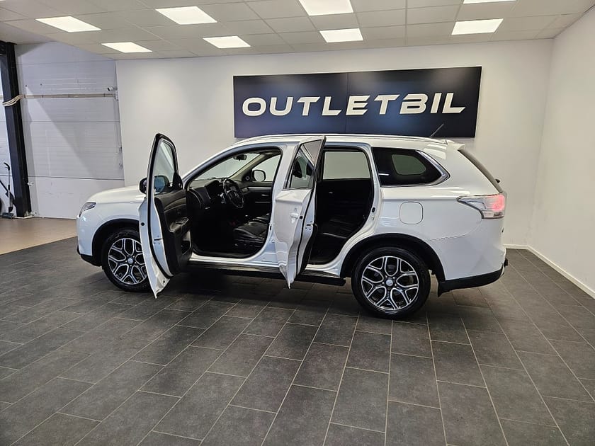 Bild 3 av Mitsubishi Outlander 7 sits 2.2 Di-D 150hk 4WD 4x4 Business Läder Drag