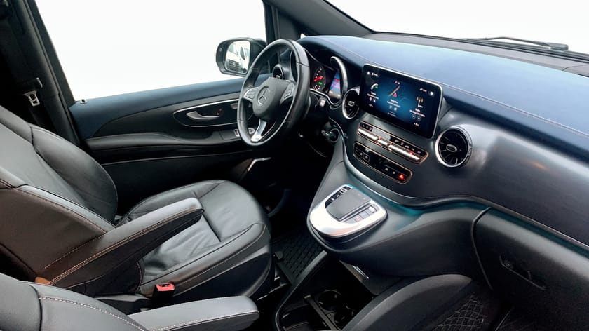 Bild 3 av Mercedes-Benz EQV 300 | Burmester | 360-Kamera |