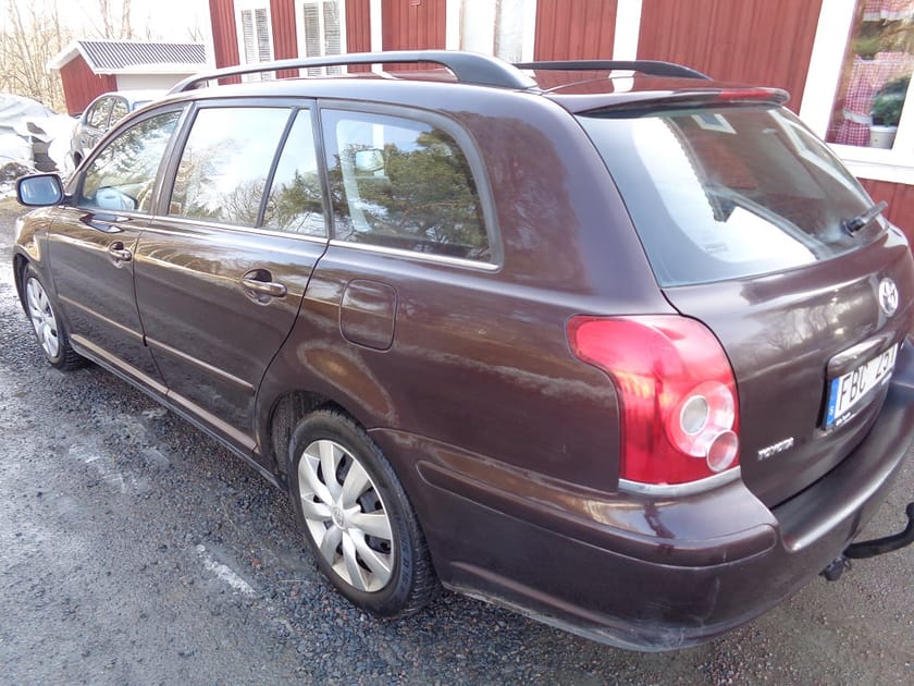 Bild 2 av Toyota Avensis Kombi 1.8 NYBES U.A./NYSERV/FULLSERV/FINANS/INBYTE