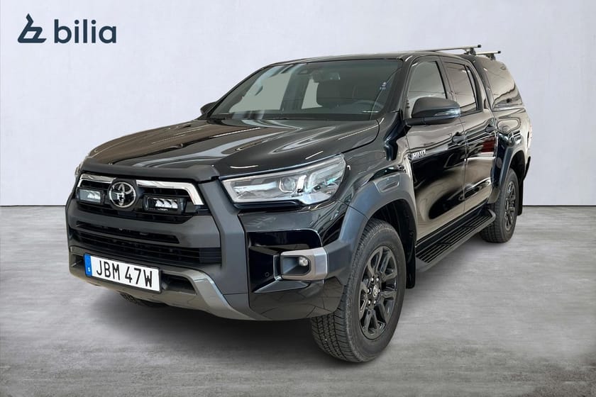 Bild 1 av Toyota Hilux Dubbelhytt D-Cab 2,8 D Aut 4WD Invincible Kåpa Lazer-lights Drag Moms