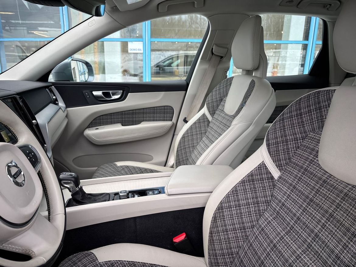 Volvo XC60 2018 - miniatyr 10