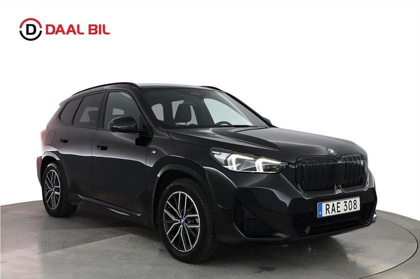 Bild 3 av BMW iX1 xDrive30 64,7kWh 306HK M-SPORT H/K® 3D-VIEW DRAG HUD