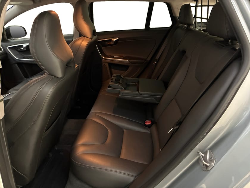 Bild 4 av Volvo V60 Cross Country D4 Summum BE PRO | Drag delbart | VOC m fjärrstart parkvärm