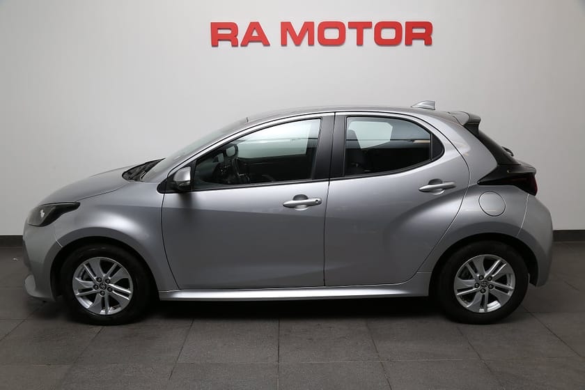 Bild 3 av Toyota Yaris Hybrid Active Aut 5D Kamera PDC Blåtand
