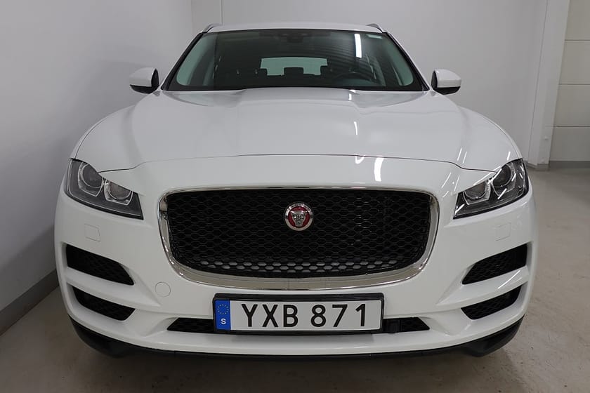 Bild 2 av Jaguar F-Pace 20d AWD Bluetooth Farthållare Motorvärmare