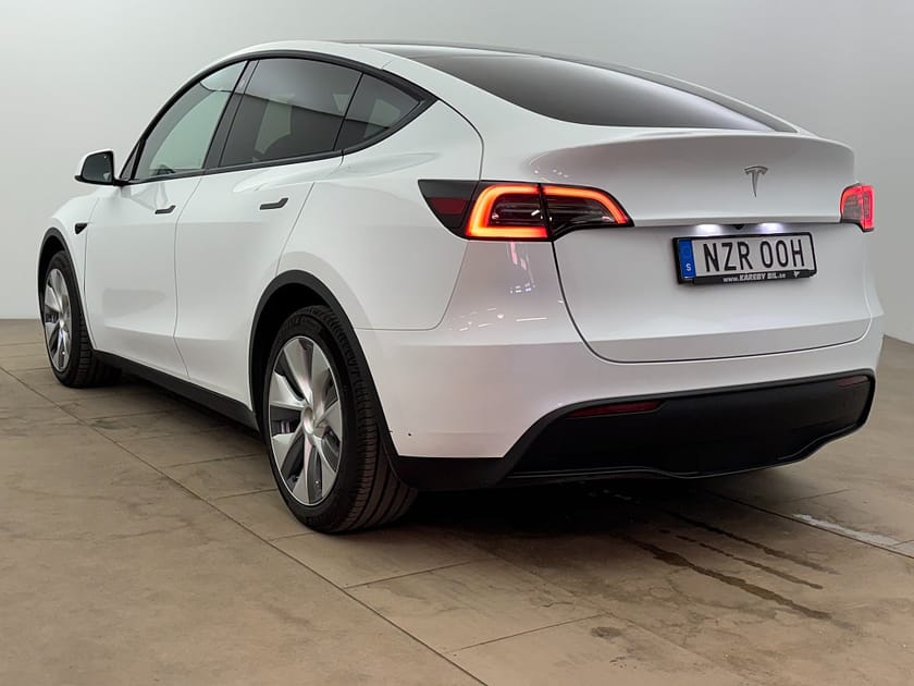 Bild 4 av Tesla Model Y Standard Range RWD 299hk Panorama Backkamera Skinn