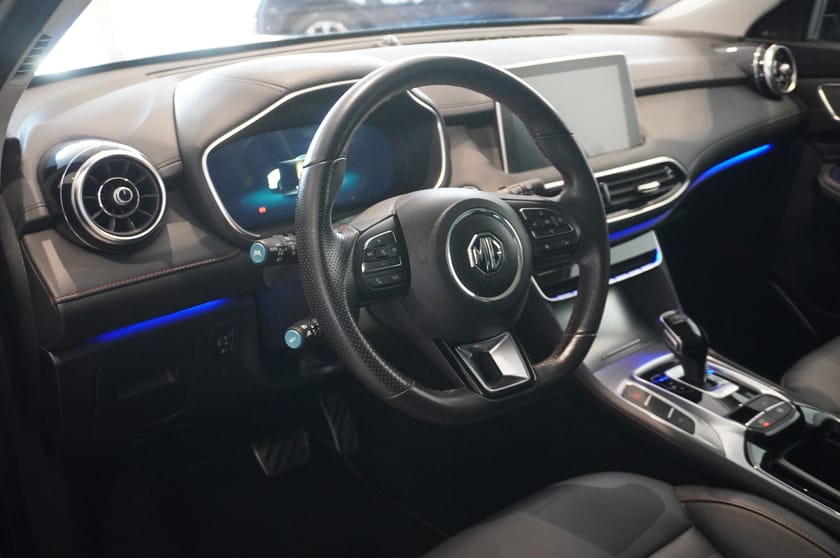 Bild 2 av MG EHS PHEV Luxury Pebble Black