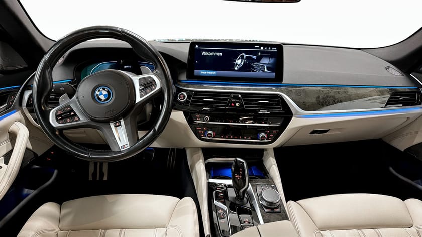 Bild 4 av BMW 530e xDrive Sedan M Sport DAP H/K HUD Komfortstolar LED