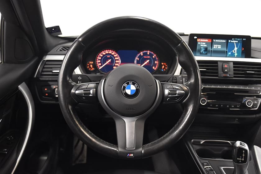 Bild 2 av BMW 320d xDrive Touring M-Sport Cockpit Rattv Skinn Drag 190hk