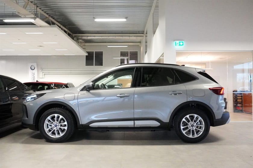 Bild 3 av Ford Kuga Plug-In Hybrid Active 2.5 FWD 243hk CVT Inkl. Vinterpaket Dragkrok