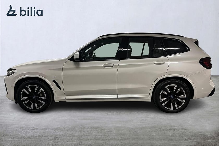 Bild 3 av BMW iX3 Charged | M Sport | Panorama | Drag | Adaptiva LED