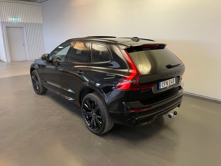 Bild 4 av Volvo XC60 T6 Plus Black Nordic Edition / Luftfjädring / Dragkrok / Tonade rutor /