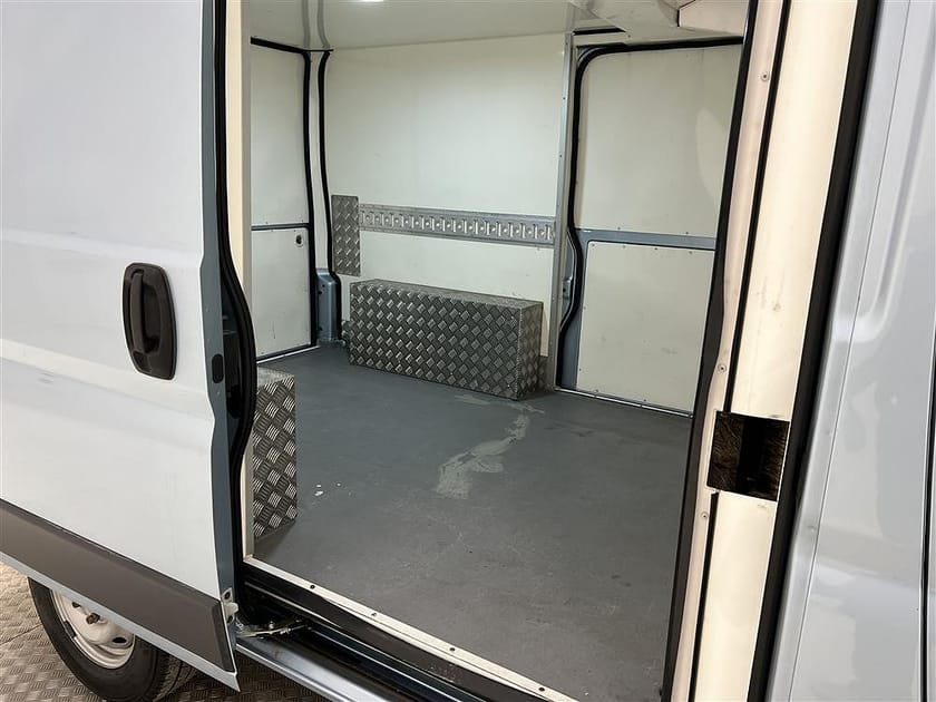 Bild 4 av Peugeot Boxer Van Kylbil 2.2 HDI 130hk Värmare 3-sits Moms