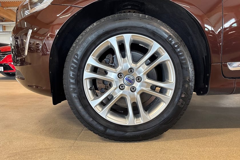 Bild 5 av Volvo XC60 D4 AWD Summum BE / Drag / Värmare / Skinn / P-sensorer