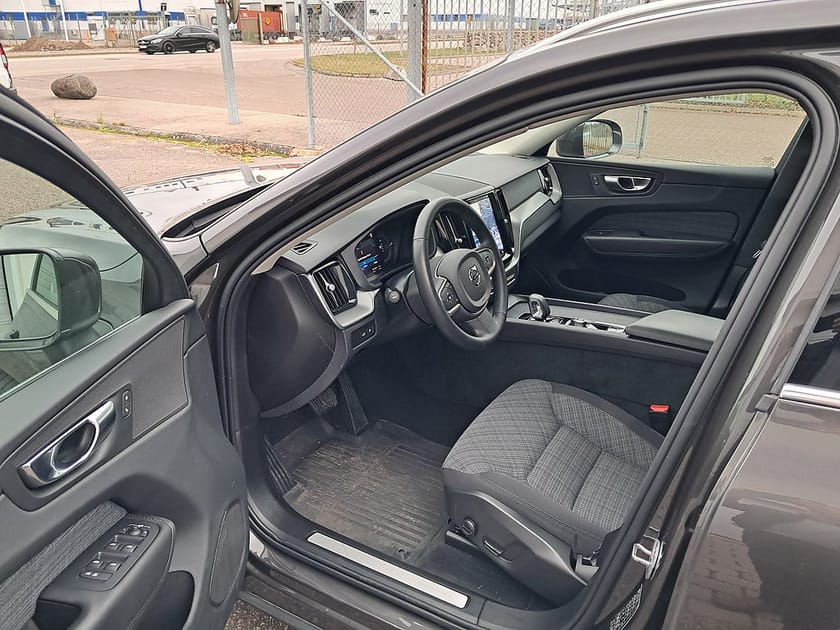 Bild 2 av Volvo XC60 T6 Recharge Core Edition plug in AWD 350HK 4x4 Panorama