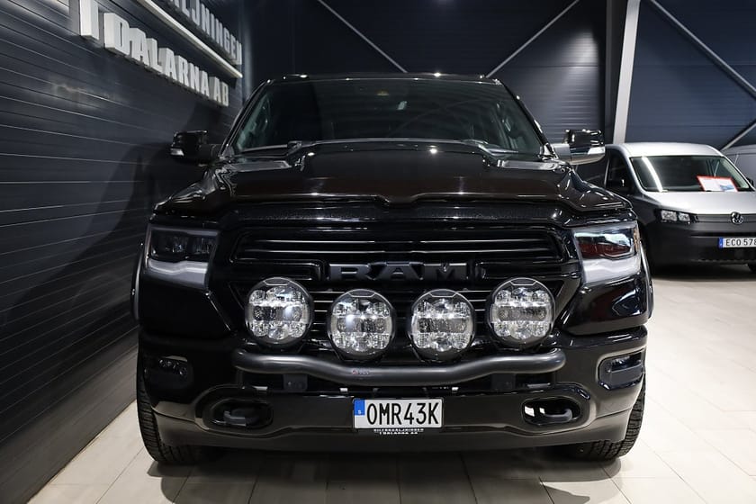 Bild 2 av RAM 1500 Crew Cab Dodge Laramie Night 5.7 V8 Hemi 395hk WT-Metall