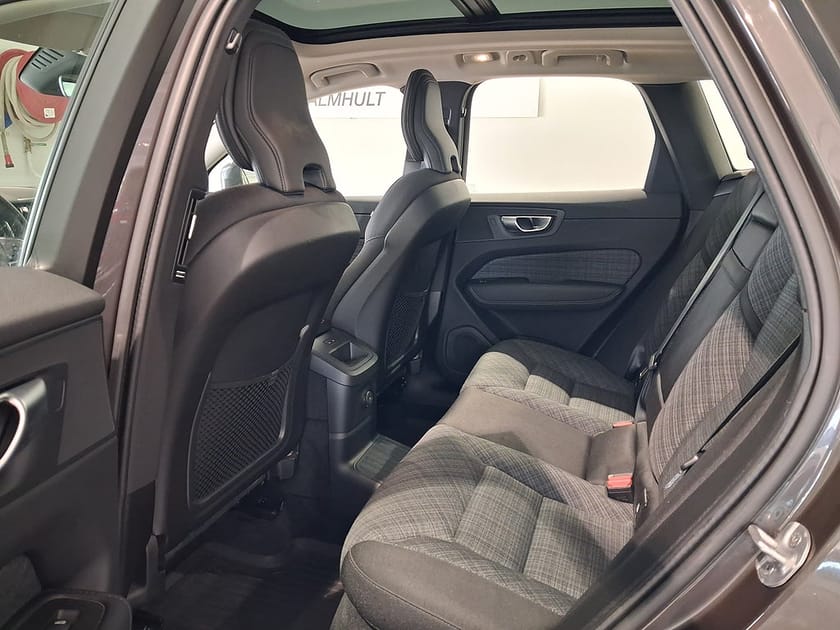 Bild 4 av Volvo XC60 T6 Recharge Core Edition plug in AWD 350HK Panorama