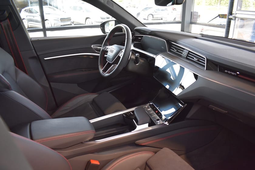 Bild 4 av Audi Q8 Sportback 50 e-tron quattro 250 kW / 340 HK S-LINE