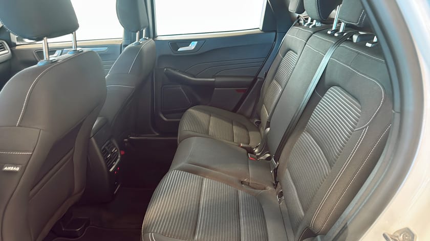 Bild 5 av Ford Kuga Plug-In Hybrid Titanium 225hk Carplay Rattvärme 56km-Elräckvidd