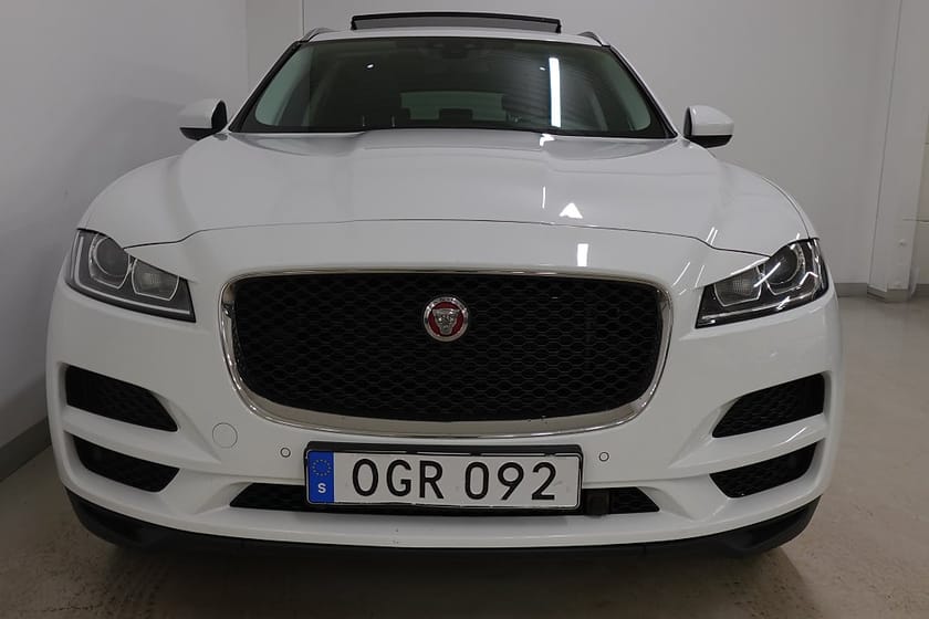 Bild 2 av Jaguar F-Pace 20d AWD Eur 6 Panorama Kamera Navi Meridian BT