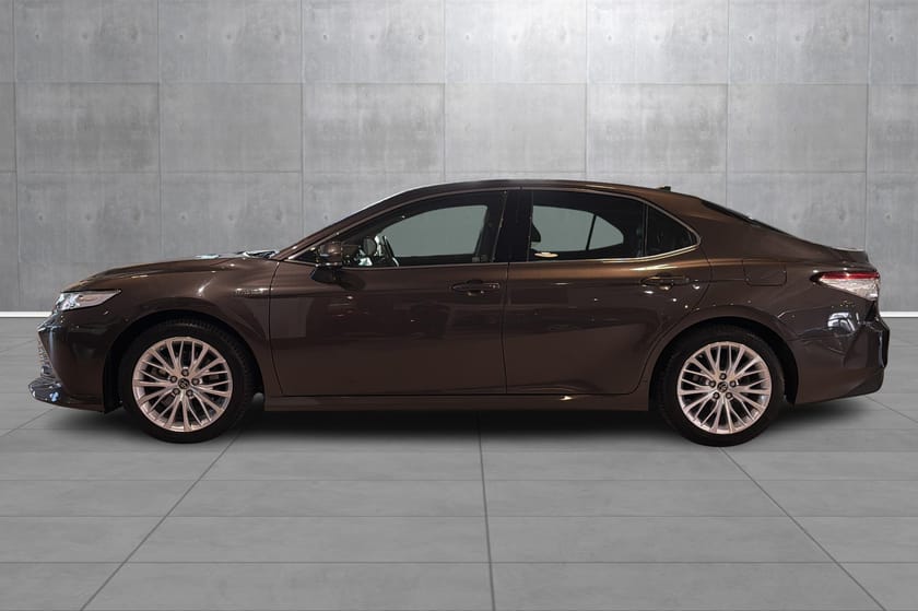 Bilde 2 av Toyota Camry Hybrid 2,5 Platinium Sedan