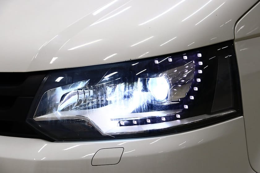 Bild 3 av Volkswagen Transporter DSG 140HK Inredd|Nedlackad|LED|Drag|Värmare