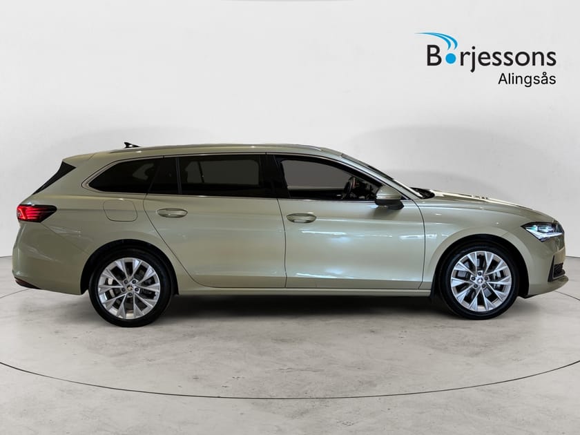 Bild 2 av Škoda Superb iV Kombi Selection 204hk Drag/Värmare/HuD