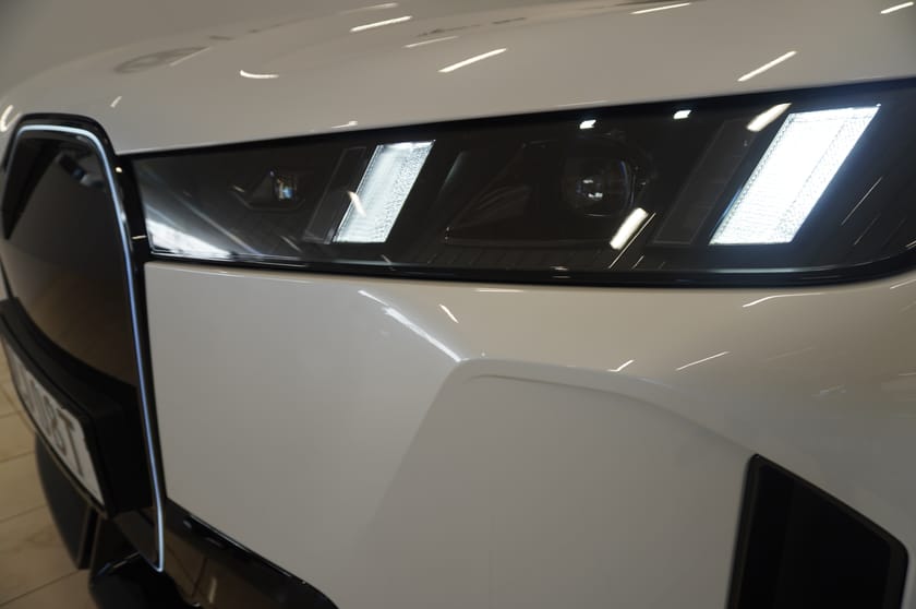 Bild 4 av BMW iX xDrive60 Fully Charged M Sport Pro Ed Drag DA Pro H K