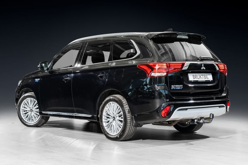 Bilde 2 av Mitsubishi Outlander PHEV 4x4 2,4l Instyle+ NYSERVET|Krok|Skinn|360-kamera